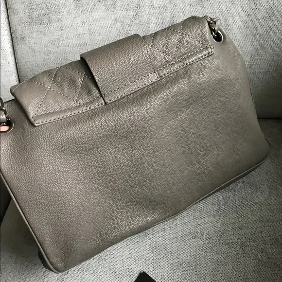 Chanel shoulder bag in grey caviar - Picture 7 of 16
